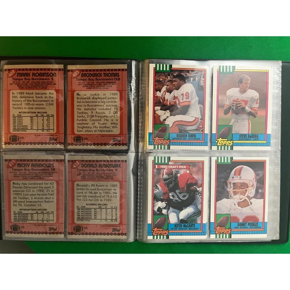 Tampa Bay Buccaneers 1990 Topps‎ Team Set with 40 card collector album.